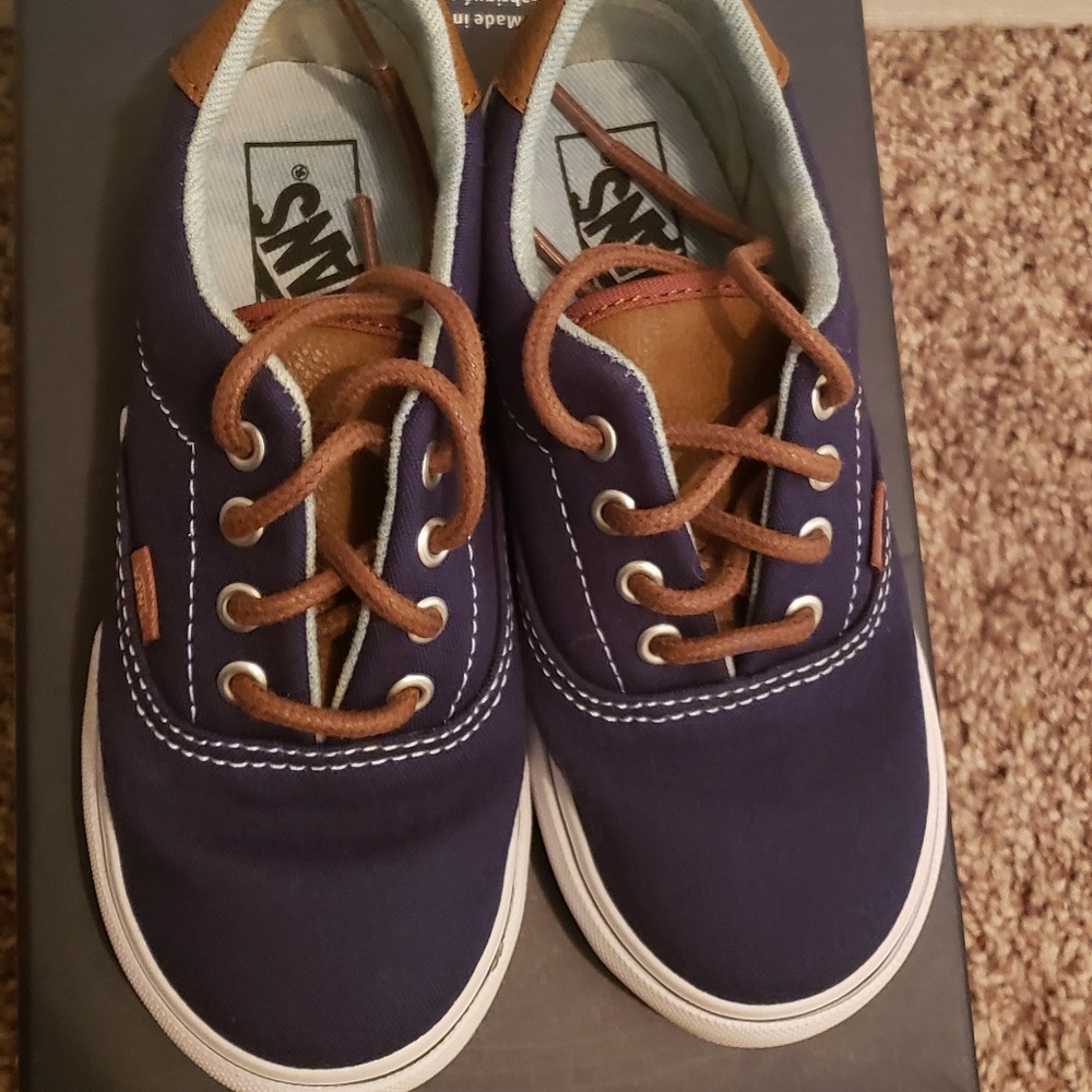 Vans - Picture 2 of 2